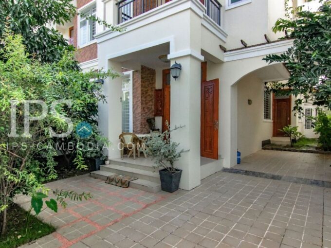Villa for Sale in Chroy Changvar - 4 Bedrooms