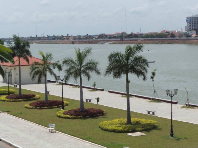 Two Bedroom Apartment On The Riverside