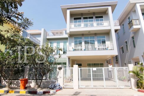 Townhouse for Rent in Phnom Penh -Tonle Bassac Five Bedrooms