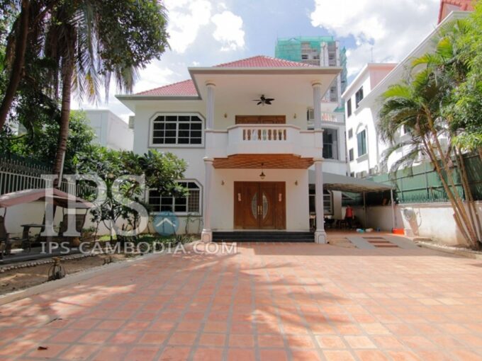 Villa For Rent in Phnom Penh - Four Bedrooms in BKK1