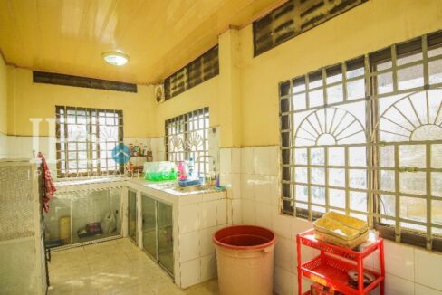 2 Bedrooms Upstairs Villa for Rent in SiemReap