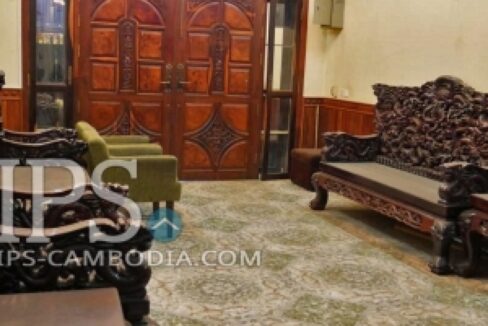 Four Bedroom Townhouse in Tonle Bassac For Rent