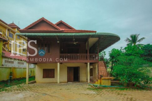 Wooden House for Rent - big Garden