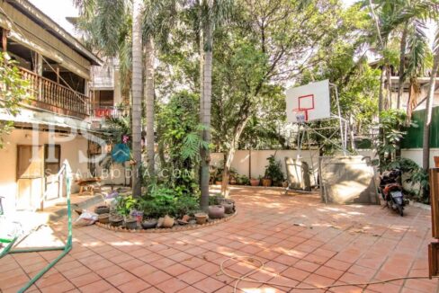 First floor 4 Bedroom For Rent- Toul Tompong