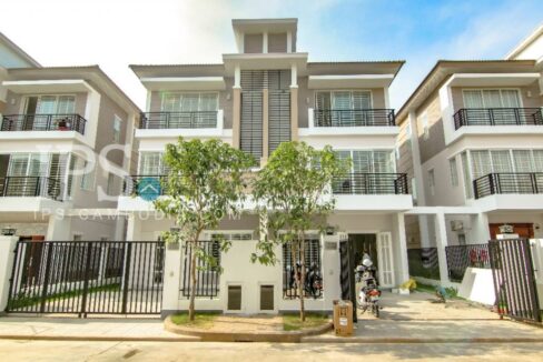 4 Bedrooms Townhouse For Rent