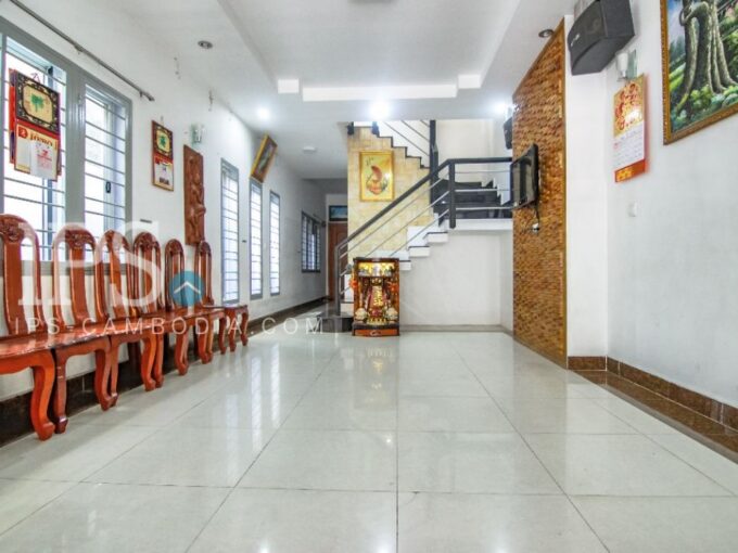 Commercial Townhouse for Rent in Tul Tom Poung - 6 Bedrooms