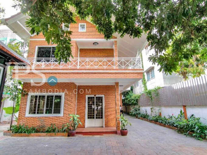 Townhouse for Rent in Tonle Bassac - 3 Bedrooms