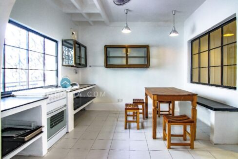 4 Bedroom Duplex Apartment in Daun Penh for Rent