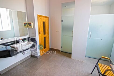 1702030118114034-ips-phnom-penh-apartment-for-rent-in-chroy-changvar-one-bedroom-studio-1452837213-MG5775