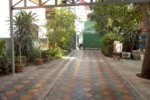 2 Bedroom Apartment in Toul Tom Poung