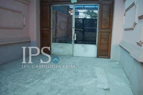 1704070655b0d74b-ips-townhouse-for-rent-in-phnom-penh-tonle-bassac-4-bedroom-1447755956-a1117