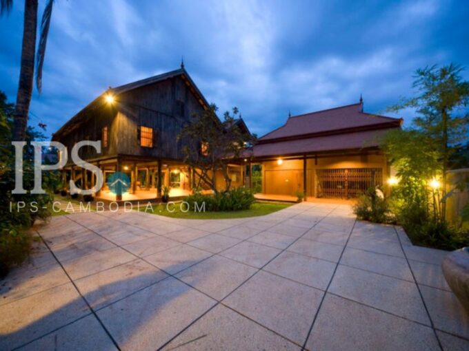 Heritage Wooden House For Rent - Wat Damnak Village