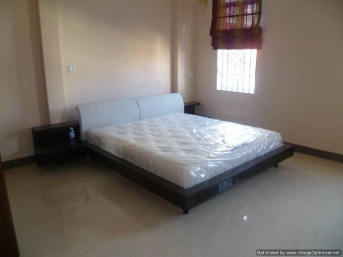 6 Bedroom Townhouse in Toul Tom Poung