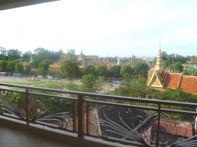 Fully Furnished Apartment  for Rent in Daun Penh - Three Bedroom