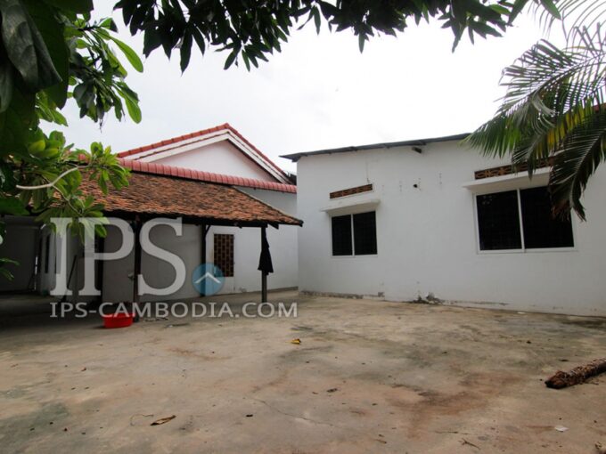 Townhouse in Phnom Penh For Rent - BKK1
