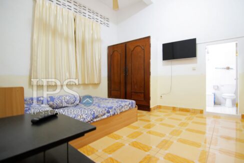 Spacious One Bedroom Apartment For Rent in BKK1
