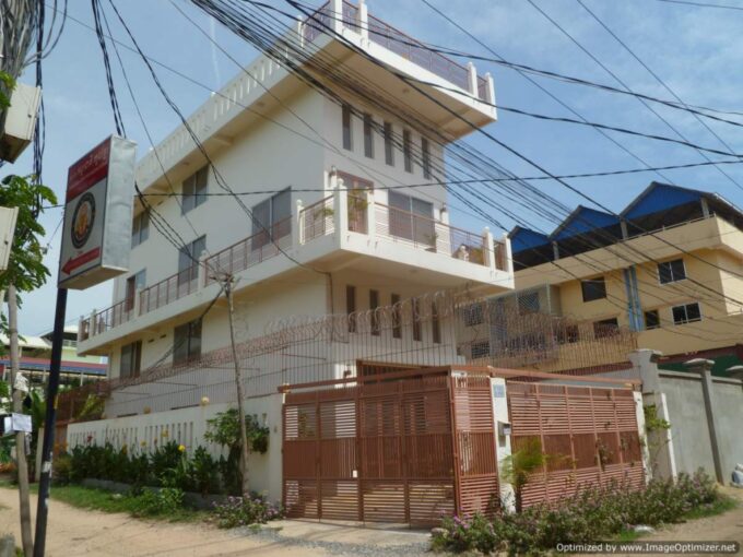 Townhouse For Sale in Boeung Tumpun - Three Bedrooms