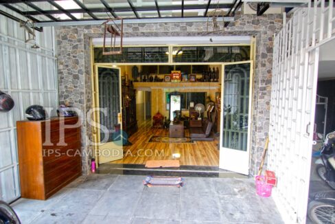 Three  Bedrooms in BKK2 For Rent