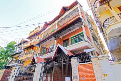 Three Bedroom  Townhouse For Rent in Tonle Bassac