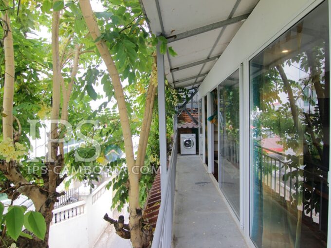 Apartment For Rent in Tonle Bassac - Three Bedrooms
