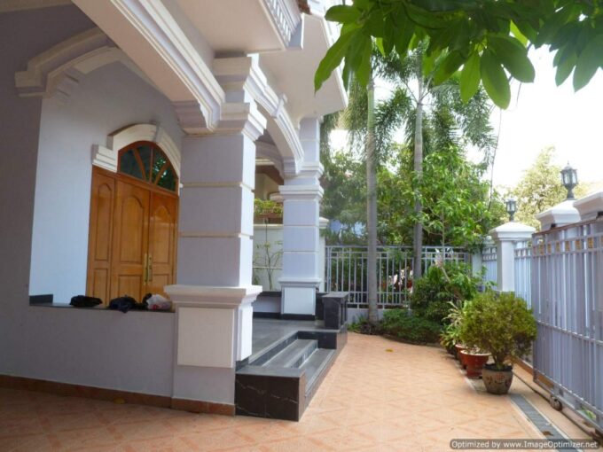 Four Bedroom Villa for Rent in Phnom Penh - Tonle Basac