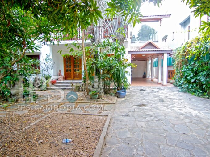 Viila in BKK1 For Rent - Seven Bedrooms