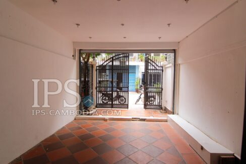 Storefront Business - Toul Tum Poung
