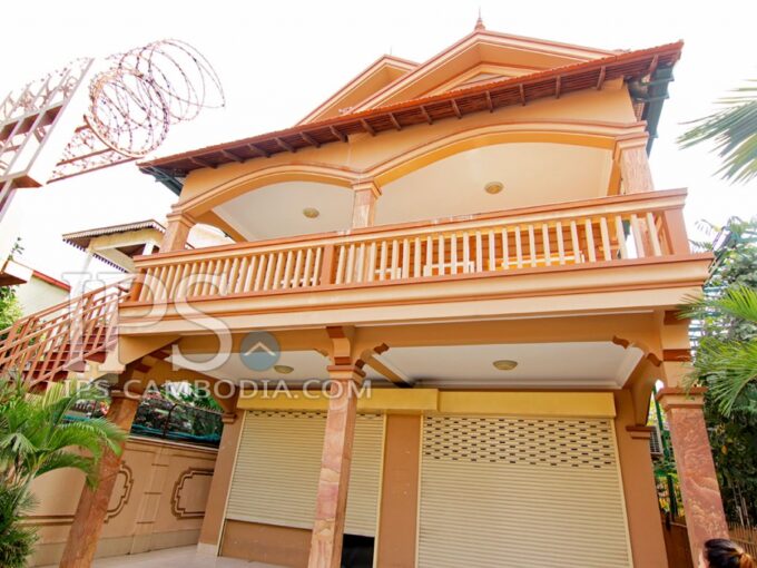 Townhouse For Rent in Toul Tum Poung - Three Bedroom
