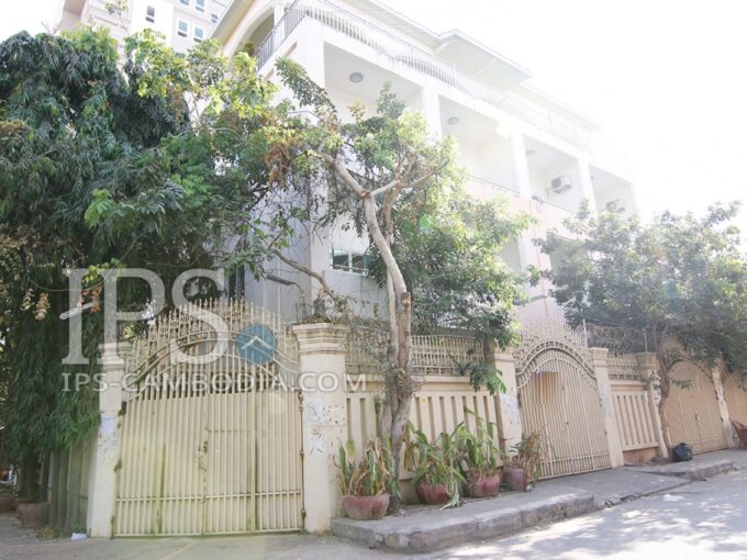 Commercial Townhouse for Rent in Phnom Penh - Eighteen Bedrooms in Toul Tom Poung