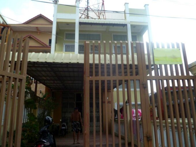 16 Bedroom Townhouse in Boeung Tumpun