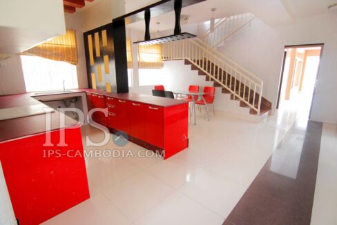 Townhouse For Rent in Phsar Doeum Thkov - Four Bedrooms