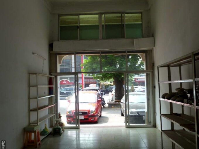 Shopfront in 7 Makara