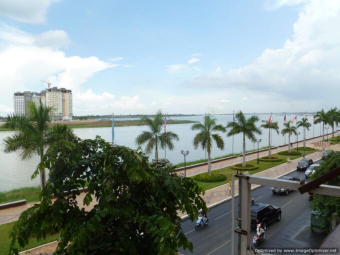 2 Bedroom Riverside Apartment
