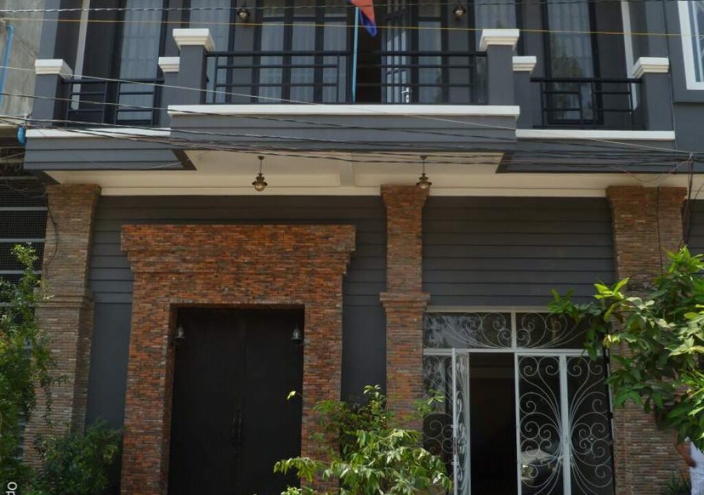 Five Bedroom Townhouse for rent in Sen Sok