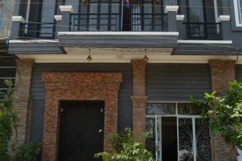 Five Bedroom Townhouse for rent in Sen Sok