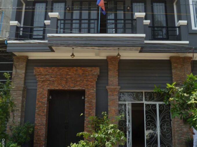 Five Bedroom Townhouse for rent in Sen Sok