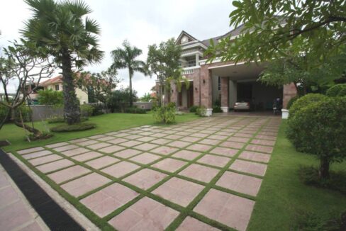 Western Style Six Bedroom Villa for Rent in Sen Sok