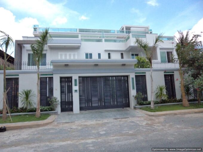 6 Bedroom Villa in Toul Kork