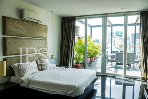 Large Three Bedroom Duplex Apartment in Tonle Bassac