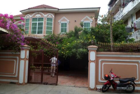 4 Bedroom Villa in Psar Doeum Thkov