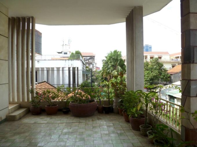 2 Bedroom Apartment in Daun Penh