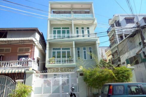 3 Bedroom Apartment For Rent - Toul Tom Poung