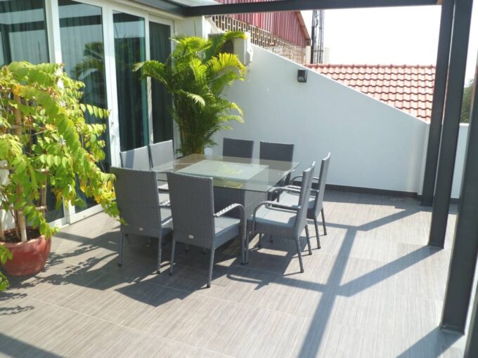 Large 3 Bedroom Duplex Apartment in Tonle Bassac