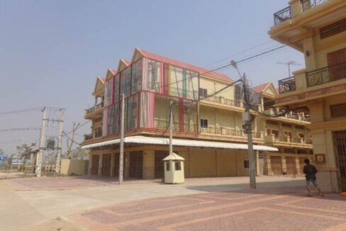 Six Bedroom Townhouse in Sen Sok For Sale