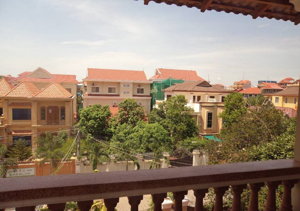 3 Bedroom House In Psar Doeum Thkov