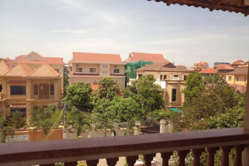 3 Bedroom House In Psar Doeum Thkov