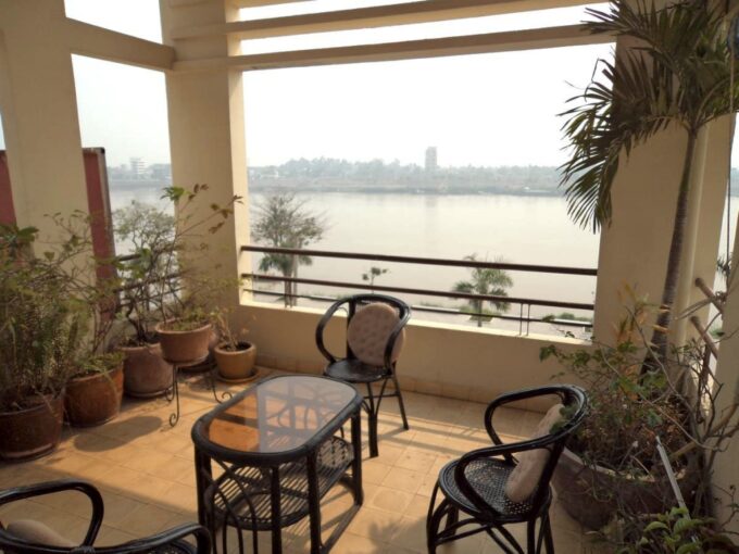 2 Bedroom Riverside Apartment