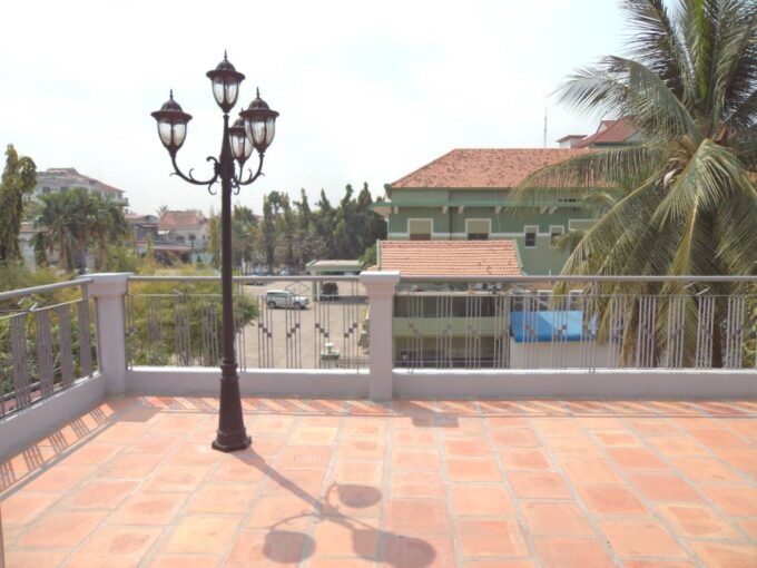 4 Bedroom Apartment in Wat Phnom