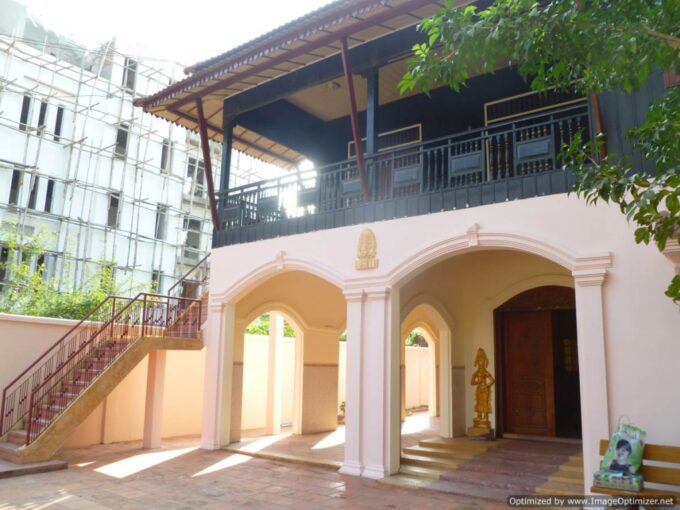 Six Bedroom Villa in Phsar Doeum Thkov - Real Estate Phnom Penh