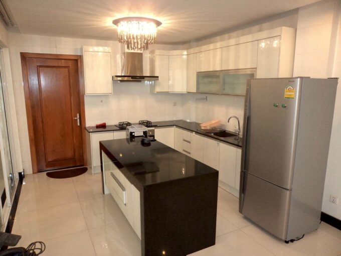 3 Bedroom Villa in for rent in Phnom Penh -Tonle Bassac